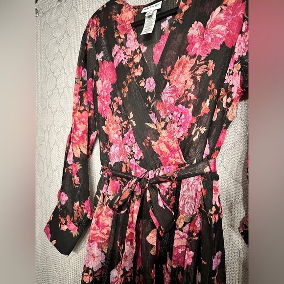 High-Low Shimmery Floral Dress with Slit Sleeves size 6 - Picture 3 of 7